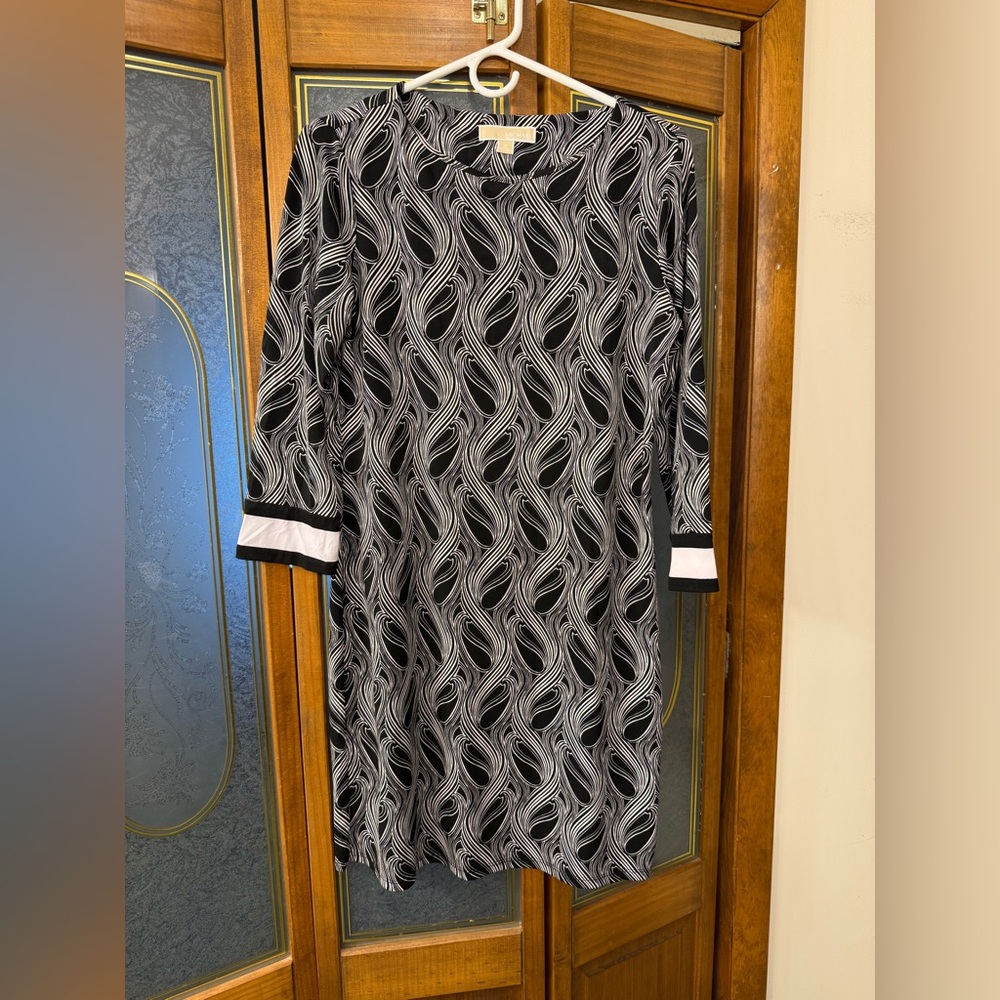 Michael Kors Black and White Long Shift Sleeve Dress size Medium